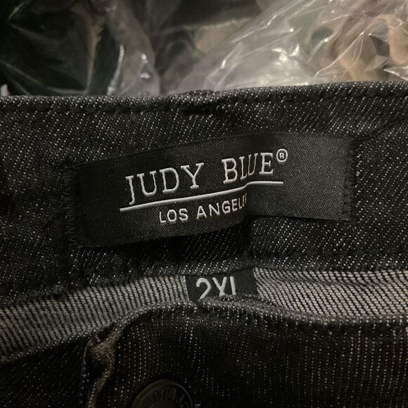 Judy Blue High-Rise Black Denim Shorts - Picture 4 of 11